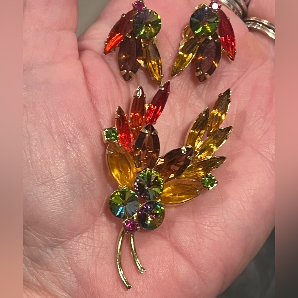 Gold-Tone Multicolor Crystal Floral Brooch - Vibrant Autumn Hues